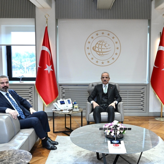 Çaykur Rizespor Başkanı İbrahim Turgut, Bakan Uraloğlu'nu ziyaret etti