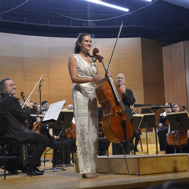 Viyolonsel sanatçısı Raphaela Gromes, Bursa'da konser verdi