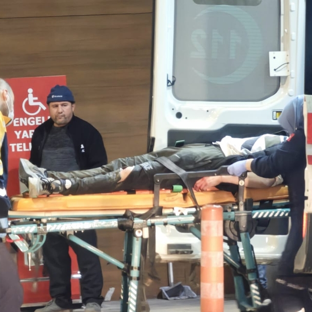 Bursa'da motosikletin yayaya çarptığı kazada 2 kişi yaralandı