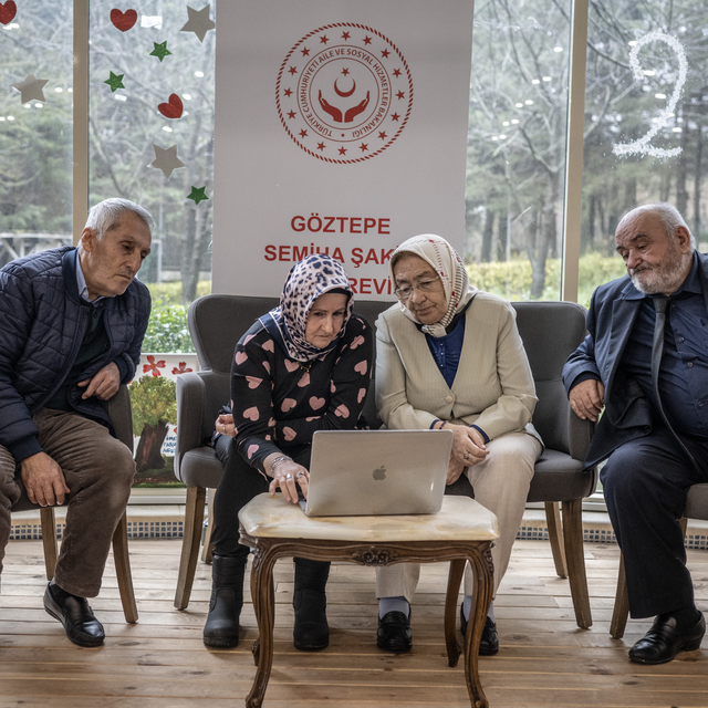 Huzurevi sakinleri, AA'nın "Yılın Kareleri" oylamasına katıldı