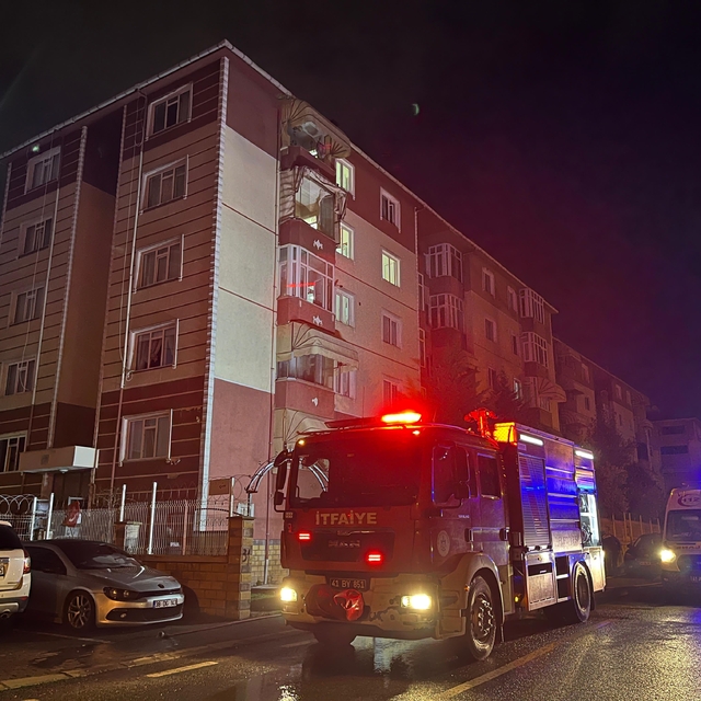 Kocaeli'de apartman dairesinde çıkan yangın söndürüldü