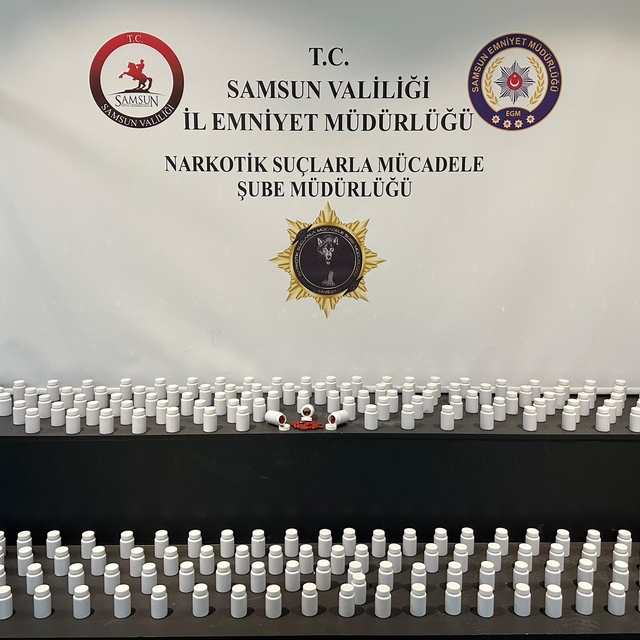 Samsun'da 10 bin 230 sentetik ecza hapı ele geçirildi