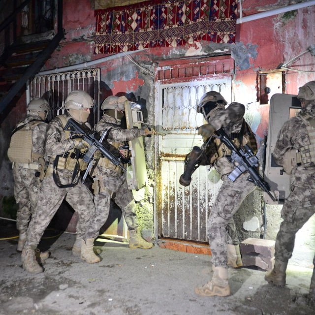 Adana'da uyuşturucu operasyonunda 9 tutuklama