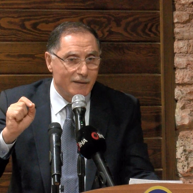 Şeref Malkoç: Toplum olarak hakkaniyete olan inancımız çok zayıf