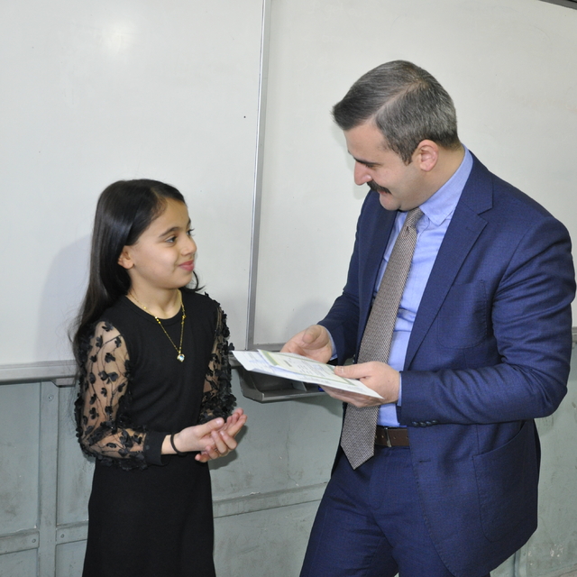 Çukurca'da öğrenciler karne heyecanı yaşadı