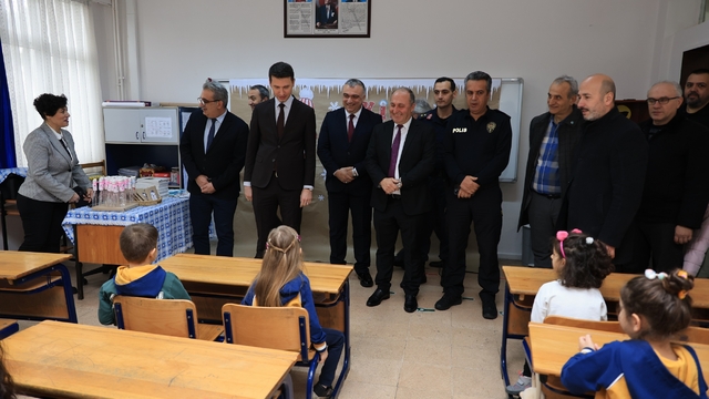 Arhavi'de okullarda karne heyecanı