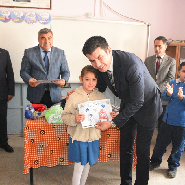 Konya ve çevre illerde öğrenciler karnelerini aldı