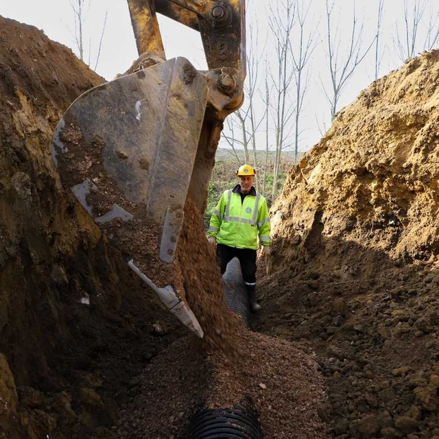 Sakarya'da metrobüs projesinde çalışmalar devam ediyor