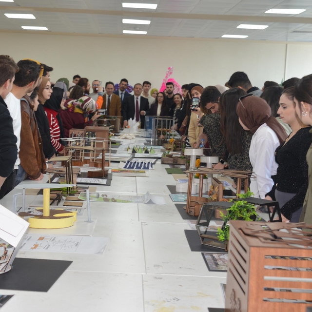 Peyzaj mimarlığı öğrencileri, kentler için tasarladıkları modüler bankları...