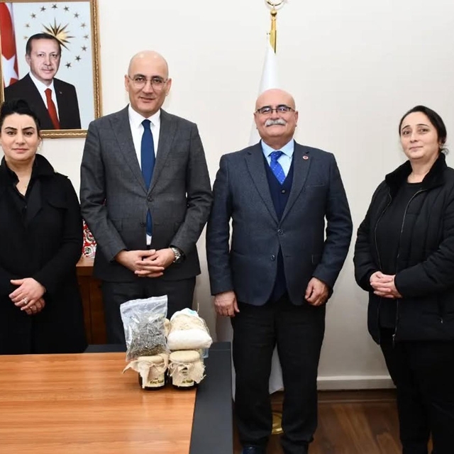 Bahadın Belediye Başkanı Eroğlu ve kadınlardan Kaymakam Aydın'a ziyaret