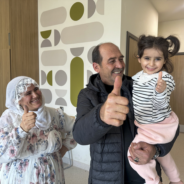 Minik Yüsra beyin sapı implantı sayesinde ilk kez duydu