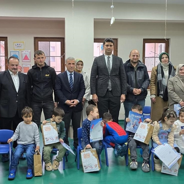Çaykara'da öğrenciler karnelerini aldı