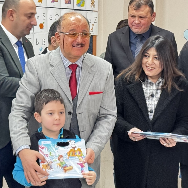 Antalya, Muğla, Isparta ve Burdur'da karne heyecanı yaşandı