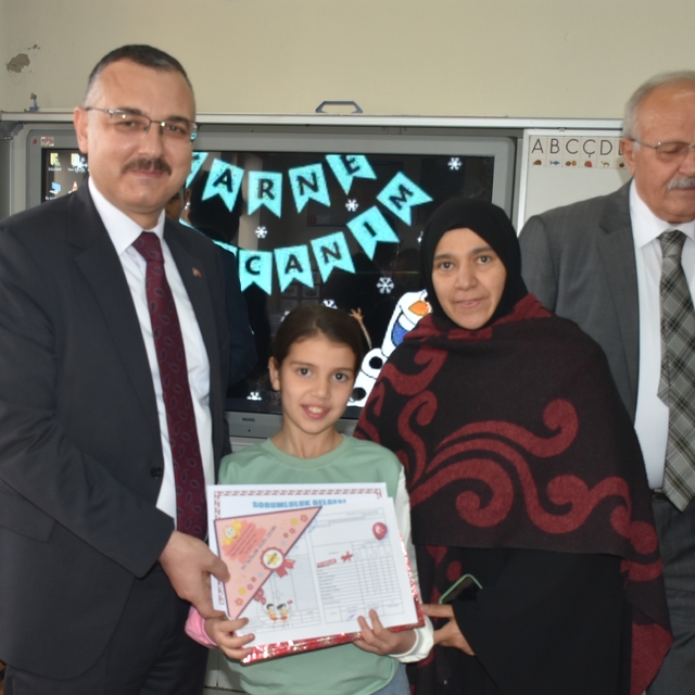 Boyabat ve Türkeli'de öğrenciler karne aldı