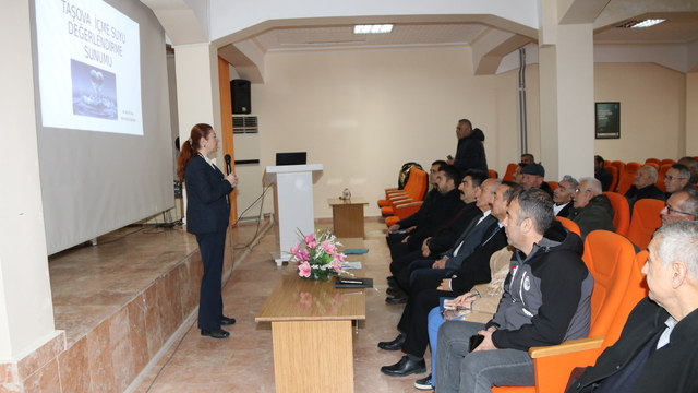 Taşova'da köy muhtarlarına içme suyu eğitimi verildi
