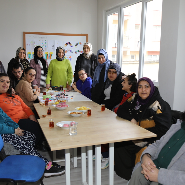 Çubuk Belediyesi Engelsiz Yaşam Merkezinde engellilere kurs veriliyor