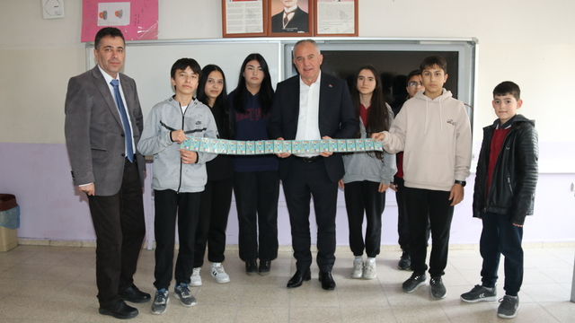 Taşova Belediyesi öğrencilere Akademi Belediye Kartları dağıtıyor