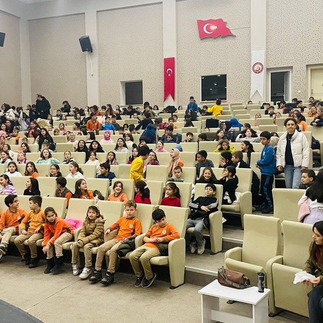 Seydişehir'de çocuklar sinema heyecanı yaşadı