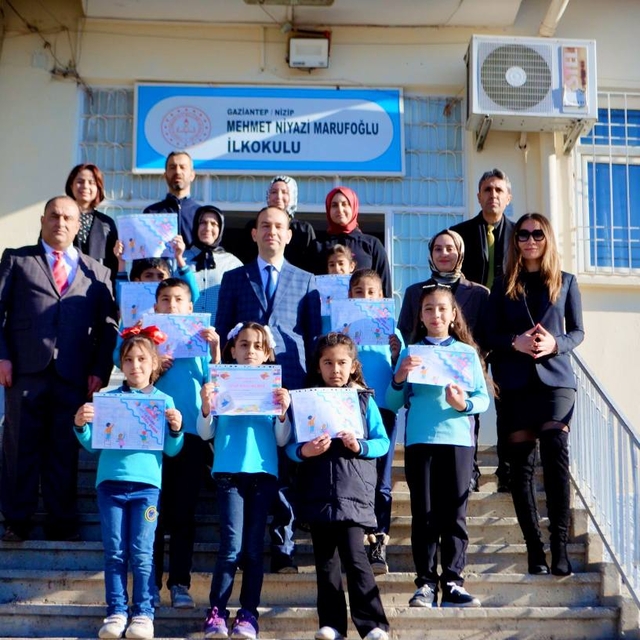 Nizip'te öğrenciler karne heyecanı yaşadı