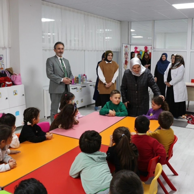 Akbulut, Yozgat'ta 4-6 yaş Kur'an kurslarını ziyaret etti