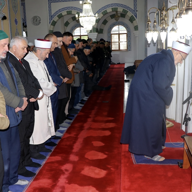 Mescid-i Aksa İmam Hatibi Şeyh İkrime Sabri, Trabzon'da cuma namazını kıldı...