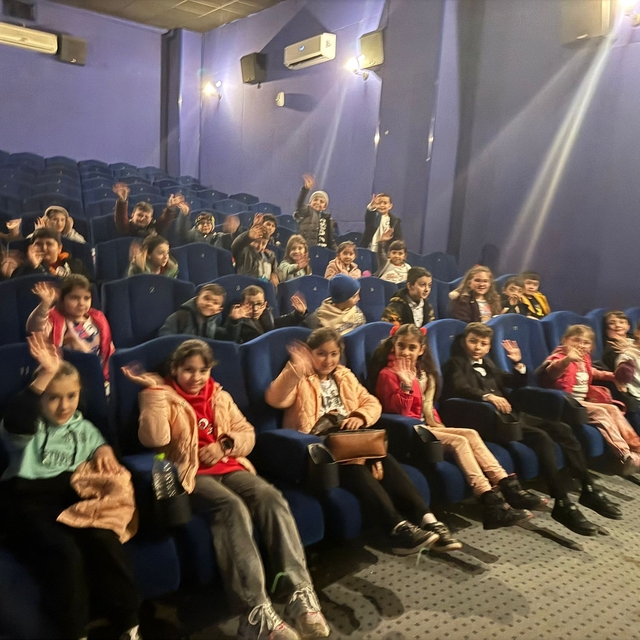 İhsangazi ilçesinde ilkokul öğrencileri "Rafadan Tayfa Kapadokya" filmini i...