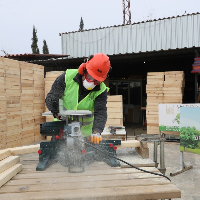 Mardin Büyükşehir Belediyesinden ahşap saksı üretimi