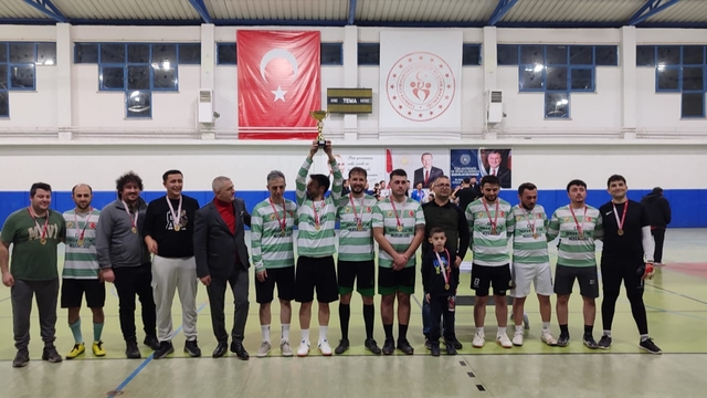 Cide'de düzenlenen futsal turnuvası sona erdi