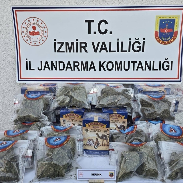 İzmir'de uyuşturucu operasyonunda 2 şüpheli yakalandı
