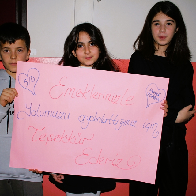 Van'da emekli olan okul müdürüne duygulandıran veda