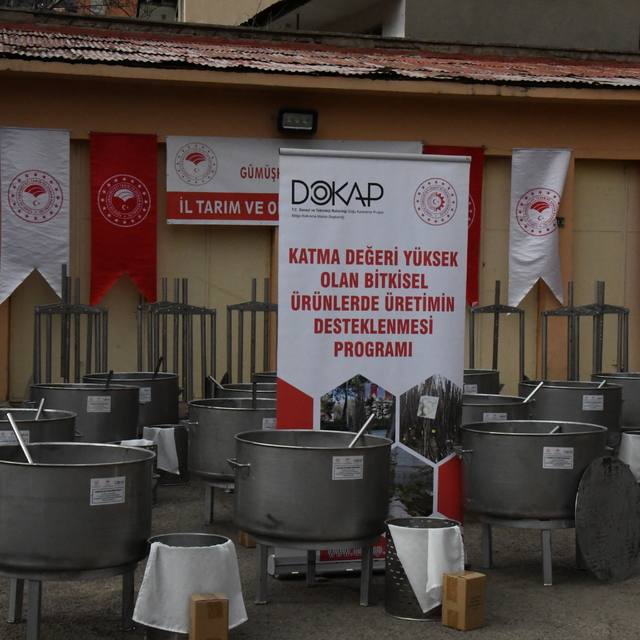 Gümüşhane'de dut üreticilerine ekipman desteği