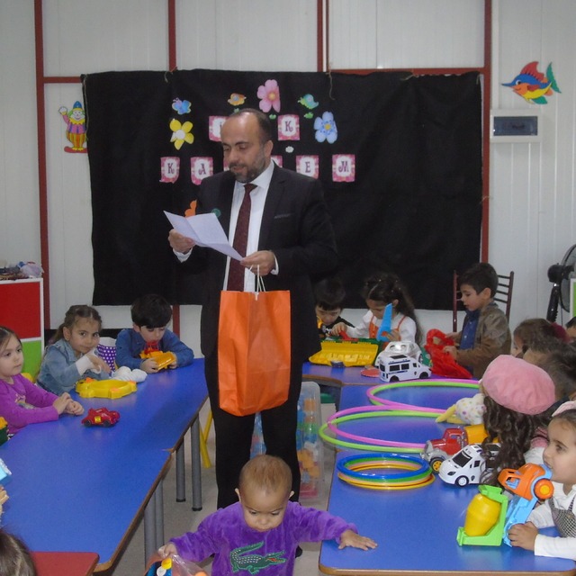 İzmirli çocuklardan, Gaziantep'teki arkadaşlarına yarı yıl hediyesi