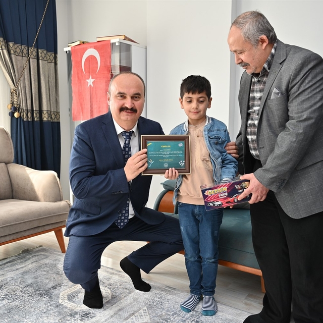 Batman'da şehit çocuğuna karne tebrik kartı verildi