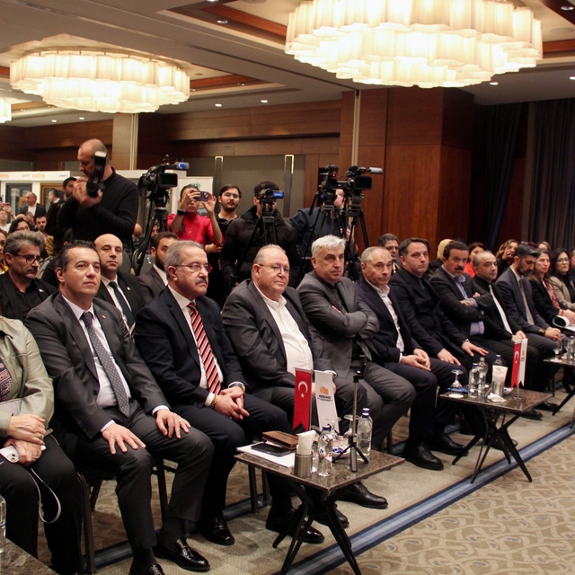 Bursa'da "Her Yönüyle Kentsel Dönüşüm Zirvesi" başladı