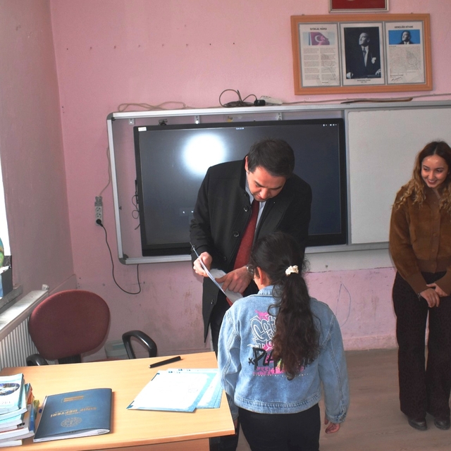 Yeşilyurt'ta 1409 öğrenci karne heyecanı yaşadı