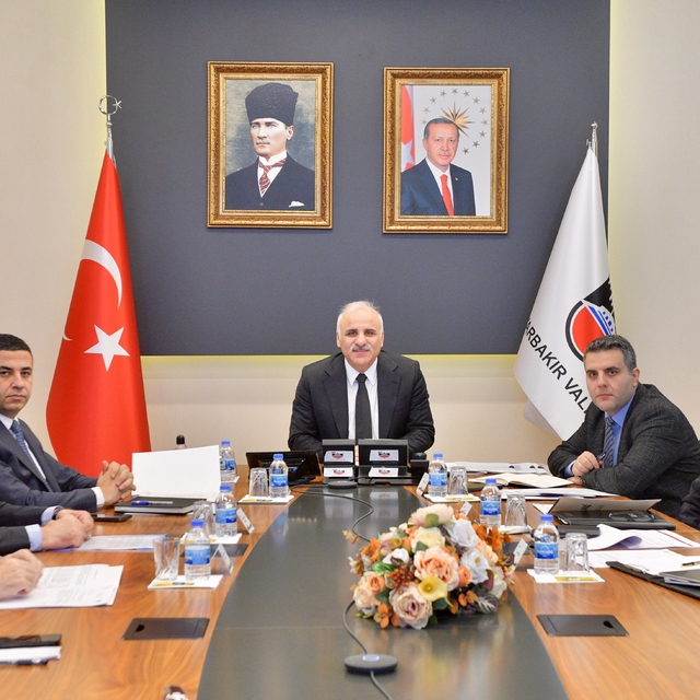 Diyarbakır'da 6 Şubat 2023'teki depremlerde zarar gören ahırlar yeniden yap...