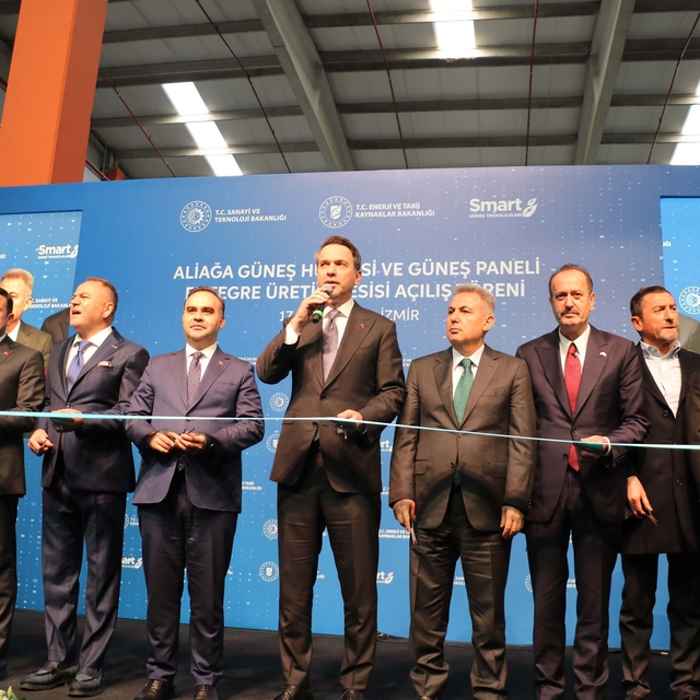 Bakan Kacır ve Bakan Bayraktar, İzmir'de tesis açılışına katıldı