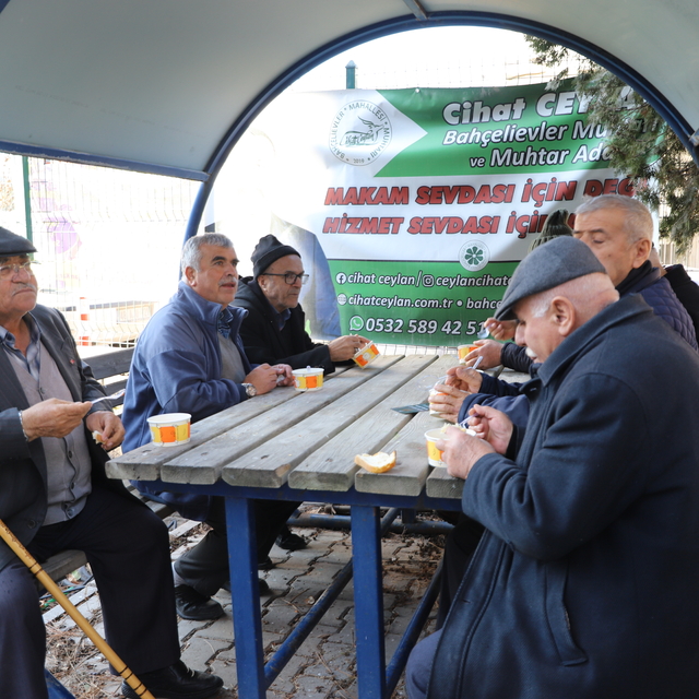 Bahçelievler Mahallesi'nde cuma günleri yemek ikramında bulunuluyor