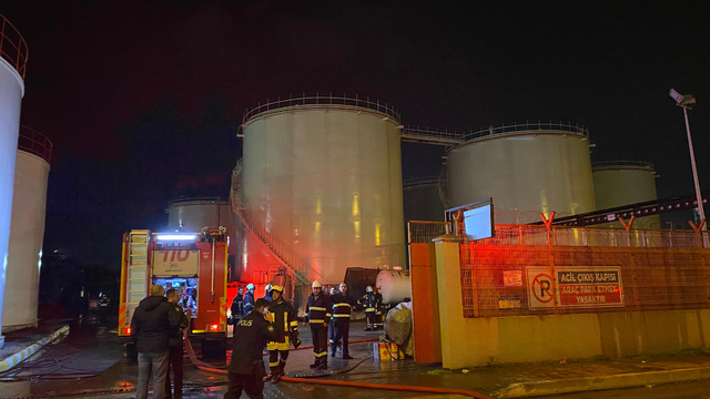 Kocaeli'de akaryakıt dolum terminalinde yaşanan parlamada 4 kişi yaralandı