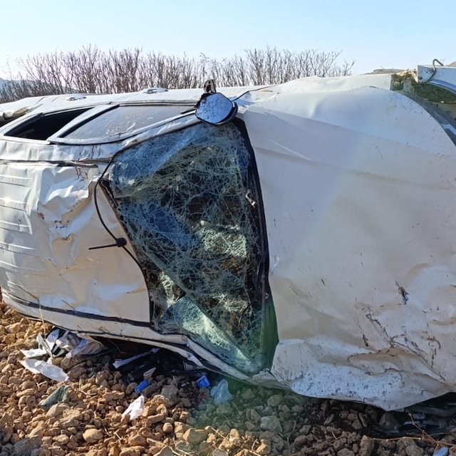 Mardin'de devrilen pikaptaki 4 kişi yaralandı