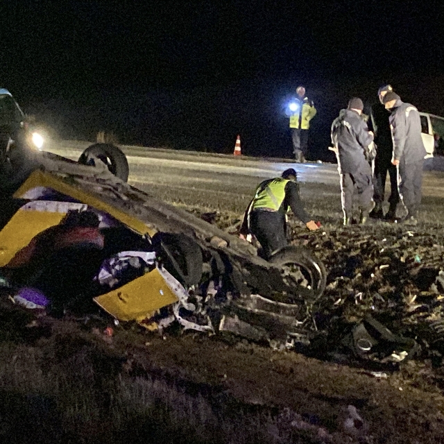 Eskişehir'de 2 otomobil kafa kafaya çarpıştı: 1 ölü, 5 yaralı