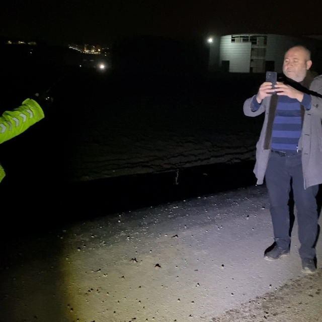 Cipi toprağa saplanan alkollü sürücü polisi görünce kaza yerini kameraya ka...