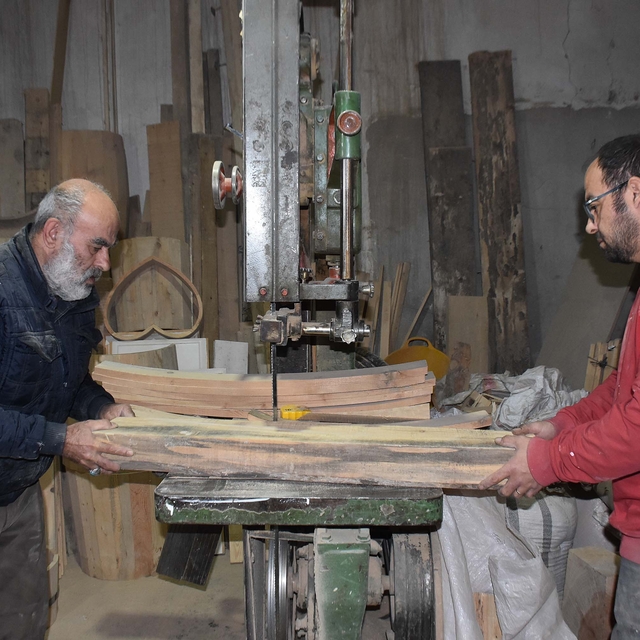 Ahşap fıçı ustası, mesleğini oğluna miras bırakacak