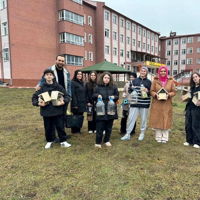 Ladik Şehit Ersan Sancı Anadolu Lisesi öğrencileri kuşlara yuva yaptı
