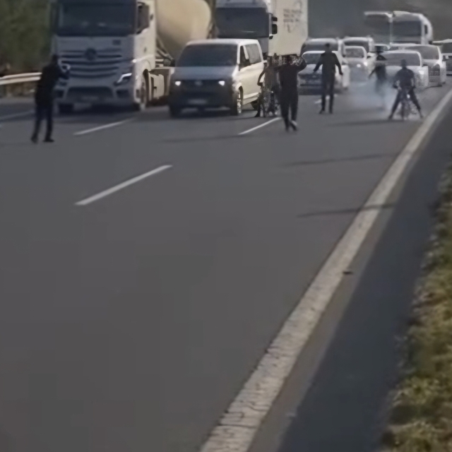 Otoyolu trafiğe kapatıp yarışan 24 motosikletliye 523 bin lira ceza