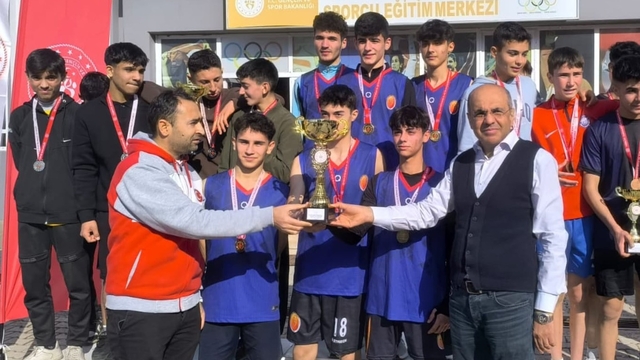 Osmaniye'de Okul Sporları Kros İl Birinciliği yarışları yapıldı