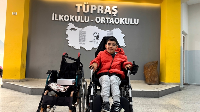 Öğretmeni sesini duydu; başlattığı kampanya ile 3 saatte akülü sandalye alındı