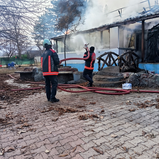 Doğanşehir'de iş yerinde çıkan yangın söndürüldü