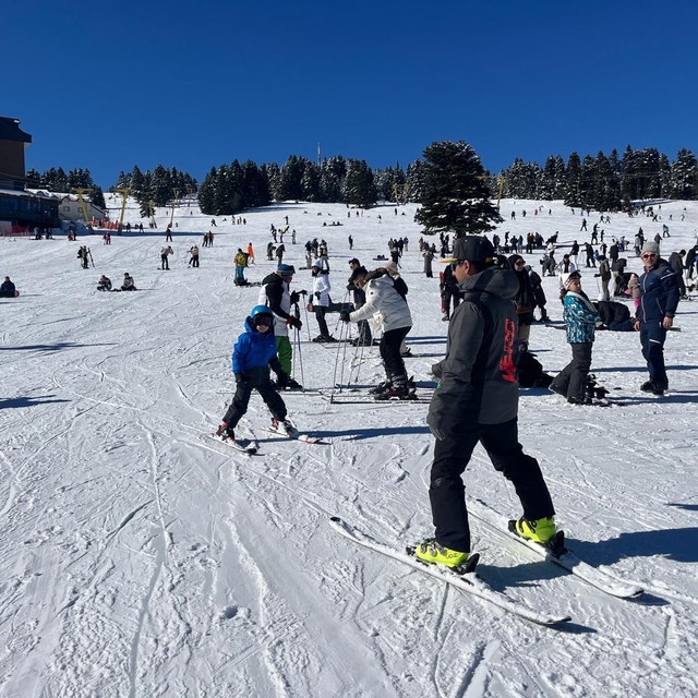 Uludağ'da sömestir tatili yoğunluğu; pistler doldu