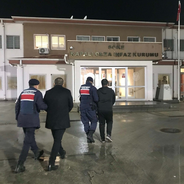 Samos Adası'na kaçak göçmen götüren 2 organizatör tutuklandı